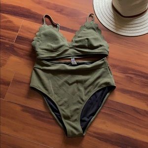 NWOT CUPSHE highwaist bikini.